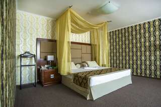Гостиница Sky Красноярск Standard Twin Room - Mountain View-5