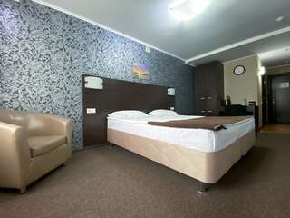Гостиница Sky Красноярск Standard Double Room - Mountain View-1