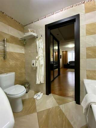 Гостиница Sky Красноярск Стандартный двухместный номер с 2 отдельными кроватями, вид на сад-8