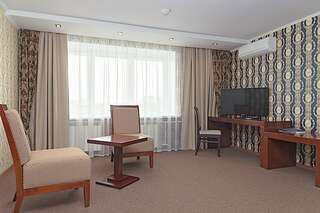 Гостиница Sky Красноярск Standard Twin Room - Mountain View-12