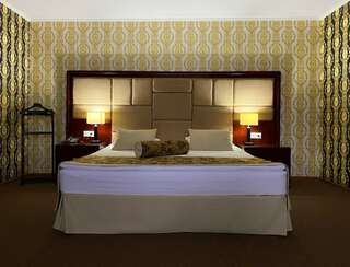 Гостиница Sky Красноярск Standard Twin Room - Mountain View-1