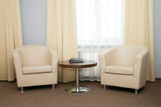 Гостиница Sky Красноярск Стандартный двухместный номер с 2 отдельными кроватями, вид на сад-11