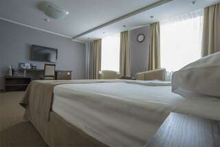 Гостиница Sky Красноярск Стандартный двухместный номер с 2 отдельными кроватями, вид на сад-2