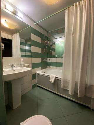 Гостиница Sky Красноярск Standard Twin Room - Mountain View-6