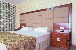 Гостиница Sky Красноярск Standard Twin Room - Mountain View-3