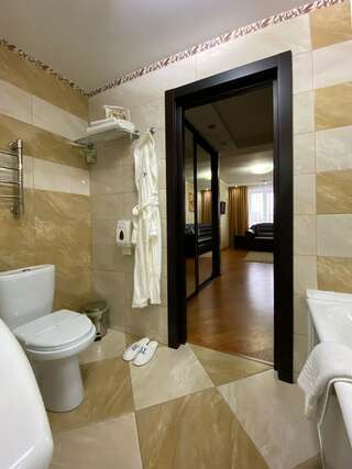 Гостиница Sky Красноярск Standard Twin Room - Mountain View-13