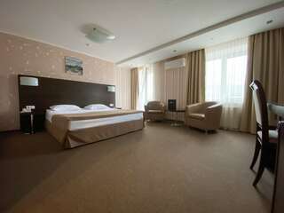 Гостиница Sky Красноярск Business Studio - Mountain View-1