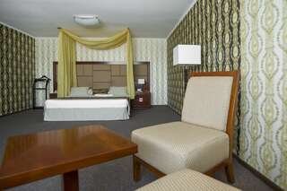 Гостиница Sky Красноярск Standard Twin Room - Mountain View-8