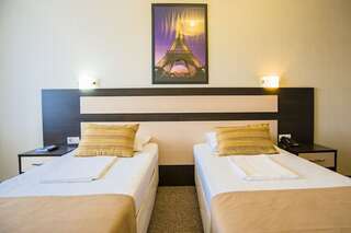 Гостиница Sky Красноярск Standard Twin Room - Mountain View-4