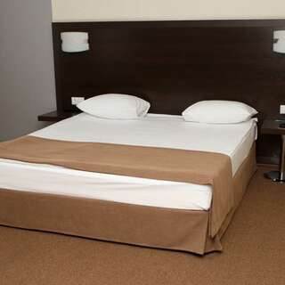 Гостиница Sky Красноярск Полулюкс комфорт двухкомнатный с раскладным диваном-1